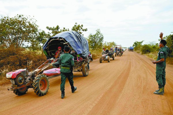 泰国海军做好战争准备，柬埔寨呼吁“痛击入侵之敌”，特朗普要电话调停泰柬冲突